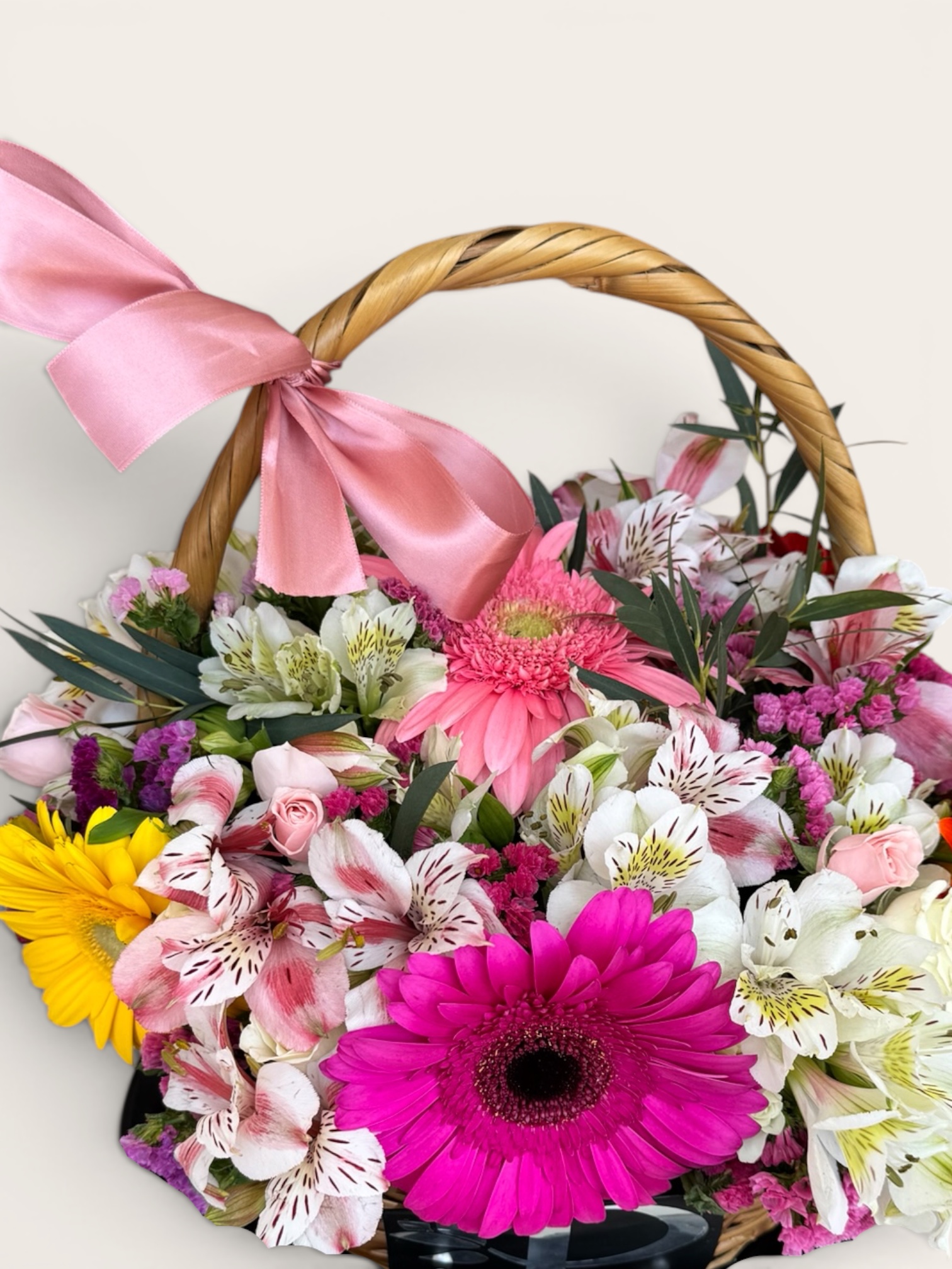 Canasta 10 gerberas, mini rosa, astromelia, leticia y dolar - Imagen 2