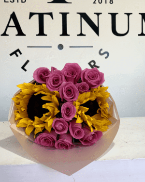 2 girasoles con 8 rosas de color