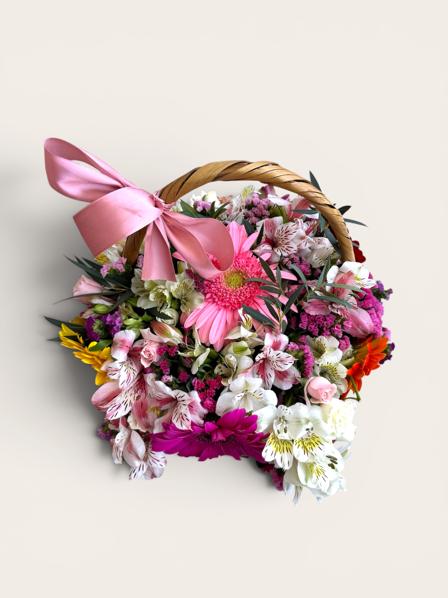 Canasta 10 gerberas, mini rosa, astromelia, leticia y dolar - Imagen 3