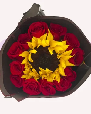 12 rosas rojas con 1 girasol