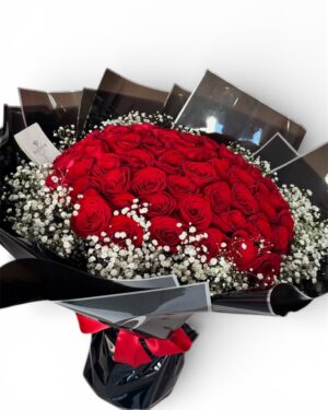 75 rosas rojas con gypso