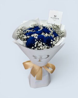 12 rosas azules con gypso