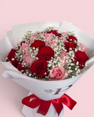 24 rosas combinadas con gypso