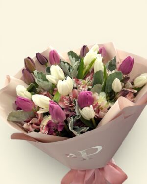 Mix de flores con tulipanes platinum