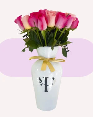 Jarrón con 36 rosas combinadas