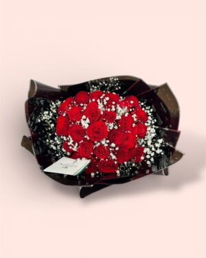24 rosas rojas con gypso
