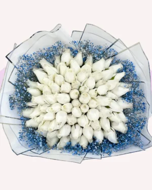 100 Rosas Blancas con Gypso Azul