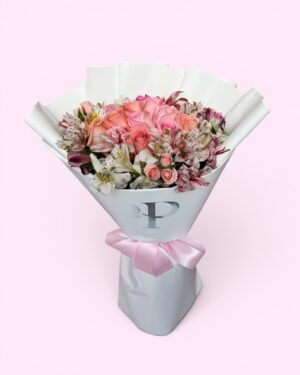 12 Rosas dovela con astromelia y mini rosa