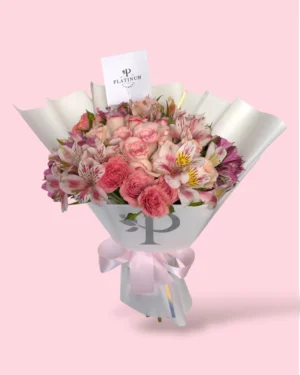 12 Rosas dovela con astromelia y mini rosa