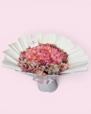 50 Rosas dovelas con astromelia y mini rosa