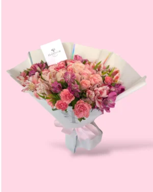 24 Rosas dovela con astromelia y mini rosa