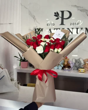 Mix 20 Rosas Rojas Con Claveles y Mini Rosa