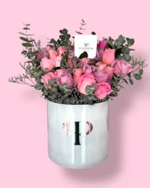 Cilindro De 24 Rosas Con Limonium y Dolar