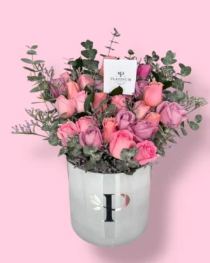 Cilindro De 24 Rosas Con Limonium y Dolar