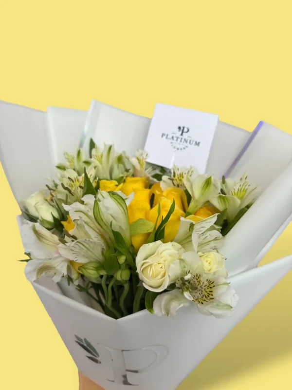 12 Rosas Amarillas Con Astromelia Y Mini Rosas - Imagen 3