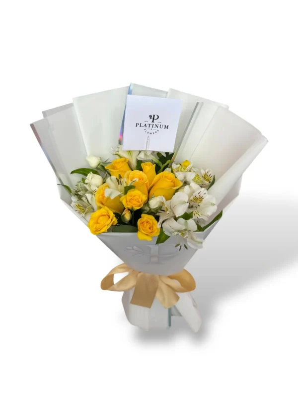 6 Rosas amarillas con astromelias y mini rosa - Imagen 2