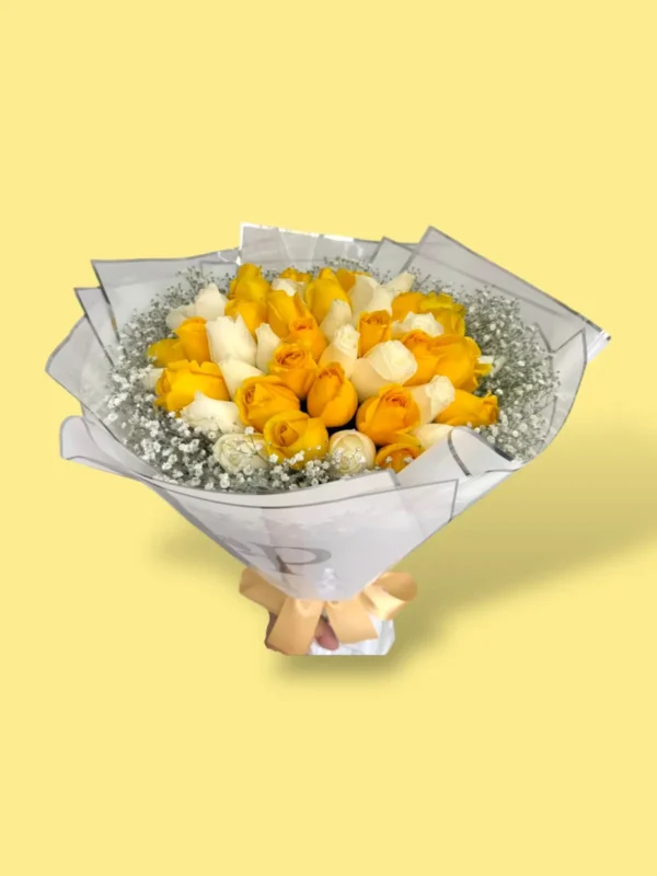 36 rosas amarillas con blancas y gypso a