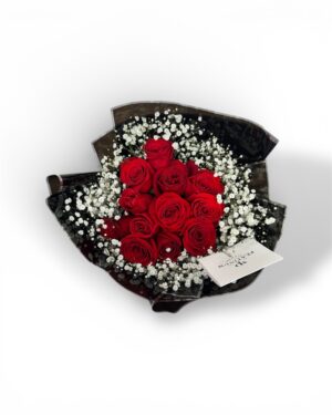 12 Rosas rojas con gypso alrededor