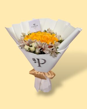 24 rosas amarillas con astromelia y mini rosas