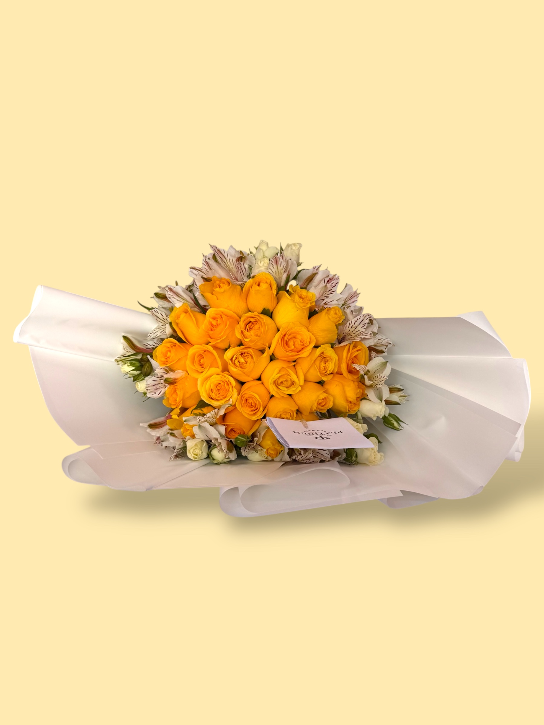 24 rosas amarillas con astromelia y mini rosas - Imagen 2